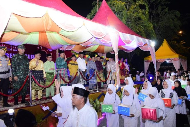 
 Wakil Bupati Bagus Santoso bersama Forkopimda membuka acara pawai takbir menyambut hari raya idul fitri 1444 Hijriyah