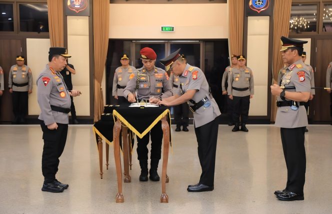 
 📸 Kapolri Lantik Sejumlah Pejabat Baru.(Ist)
