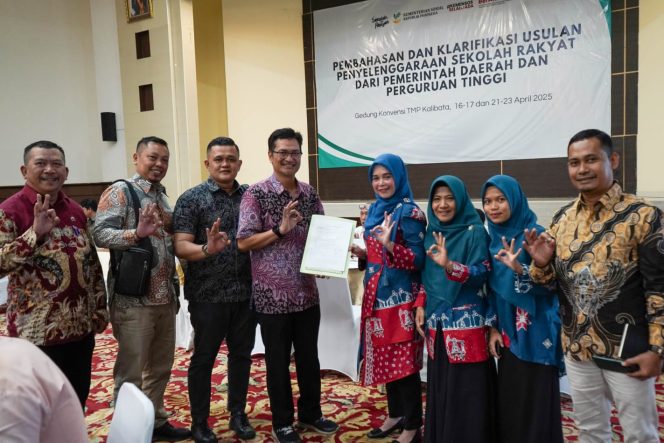 
 📸 saat Tim Sekolah Rakyat Kabupaten Bengkalis menyerahkan dan memverifikasi dokumen kepada Kementerian Sosial RI.