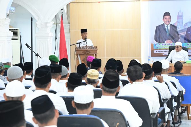 
 📸 Staf Ahli Bupati Bidang Kemasyarakatan dan SDM, Johansyah Syafri Saat Membuka Kegiatan Bimbingan Manasik Haji Tingkat Kabupaten Bengkalis Tahun 1446 H/2025 M.