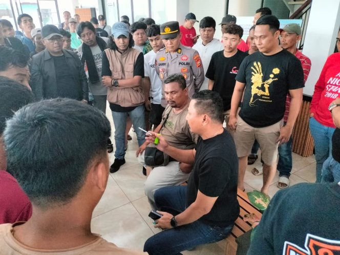 
 Aksi demo sopir truk setelah mediasi dengan kepolisian