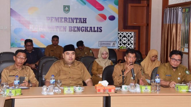 
 📸 Rapat Pemkab Bengkalis membahas rencana peningkatan status UPT Penyeberangan Roro Bengkalis–Pakning, Selasa, 16 Desember 2025.