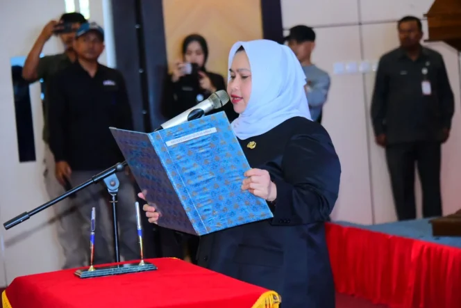 
 📸 Bupati Kasmarni melantik pejabat eselon I, administrator, pengawas, dan fungsional di lingkungan Pemkab Bengkalis
