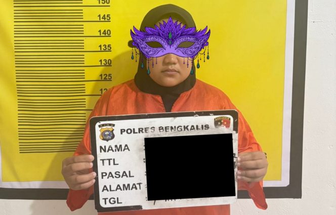 
 📸 Polres Bengkalis menetapkan ABA (24) sebagai tersangka kasus penipuan berkedok “orang pintar”.

