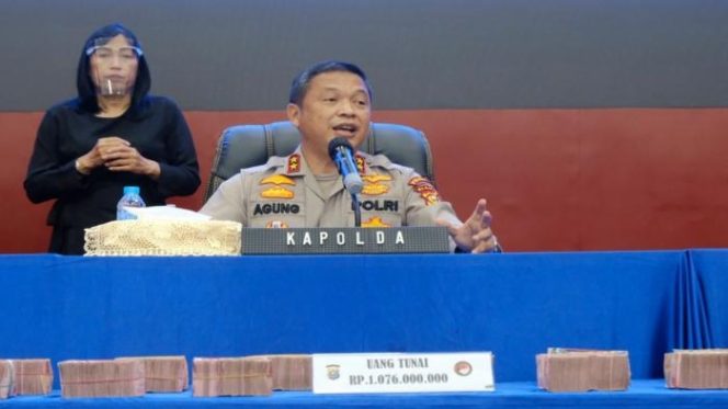 
 Polda Riau Ringkus Anggota Bandar Narkoba Internasional dan Sita Uang Rp 1 Milyar Lebih