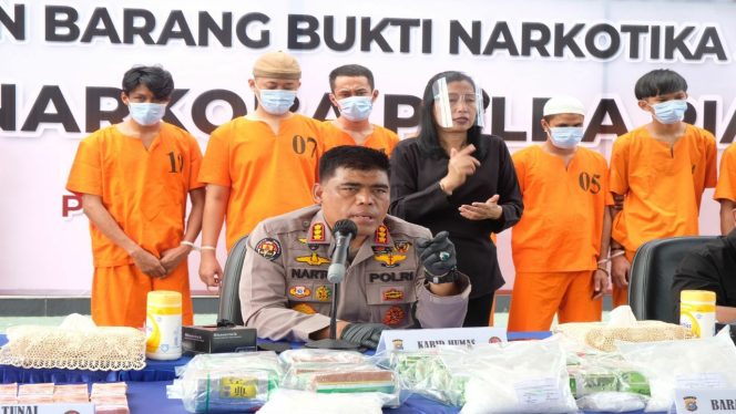 
 Teks foto : Kabid Humas Polda Riau Kombes Sunarto saat jumpa pers, Selasa (21/06/2022). 