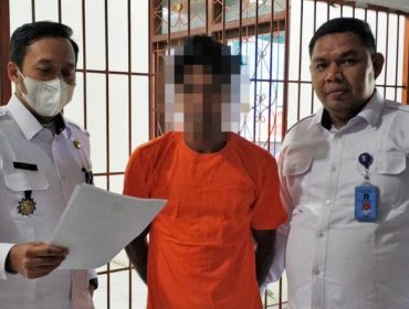 Teks foto : Seorang pencari suaka asal Myanmar berinisial YN saat ditahan petugas Kantor Imigrasi Kelas II Bagansiapiapi.