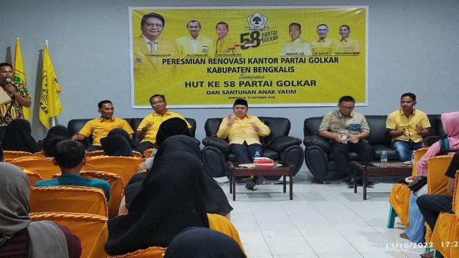 
 📷 Ketua DPD Partai Golkar Riau yang juga Gubernur Riau, Syamsuar saat menghadiri peresmian kantor DPD II Golkar Bengkalis, Kamis (13/10/2022).