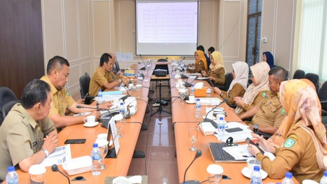 
 ? Sekretariat DPRD Saat Melakukan Rapat Pembahasan Renja Tahun 2024, Selasa (21/02/2023).