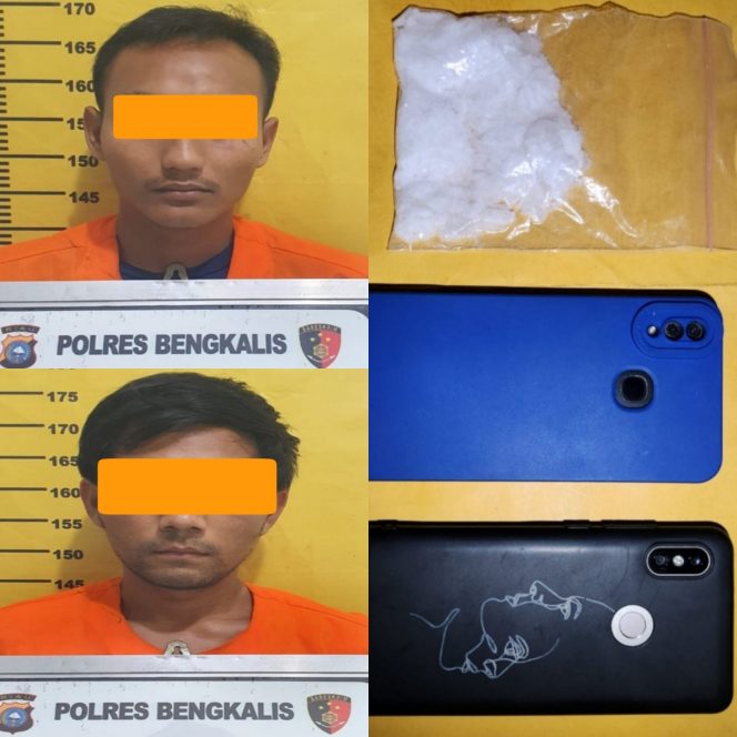 
 ? Dua tersangka pelaku dengan barang barang bukti.