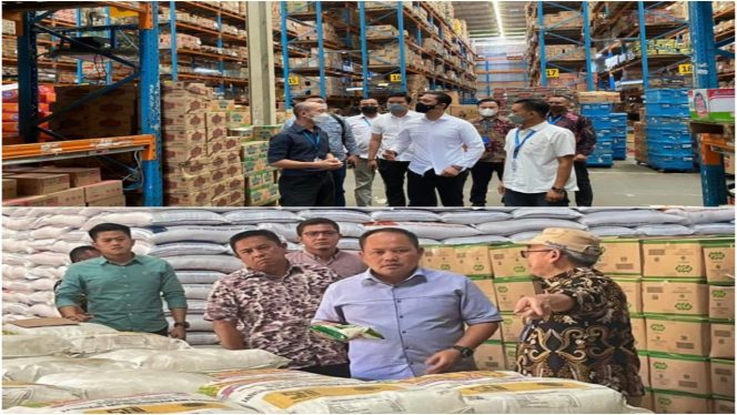 
 📷 Tim Satgas Pangan Polda Riau bersama Disperindag Provinsi saat melakukan monitoring harga dan ketersediaan bahan pokok.