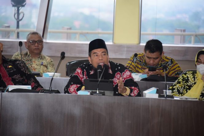 
 ?: Asisten I Andris Wasono saat mengikuti rapat persiapan pelaksanaan kerjasama Sosial Ekonomi Malaysia-Indonesia.