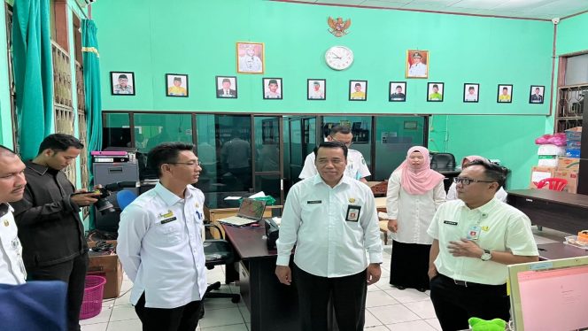 
 ? Plt. Sekretaris Daerah Kabupaten Bengkalis dr. Ersan Saputra saat lakukan Sidak.