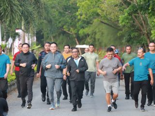📷 Kapolda Riau dan Menkopolhukam RI Olahraga Bersama