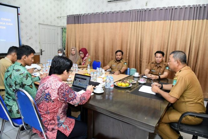
 ? Kadis Kominfotik, Hendrik Dwi Yatmoko saat membuka kegiatan Information Technology Security Assesment (ITSA), Selasa (16/5/2023).