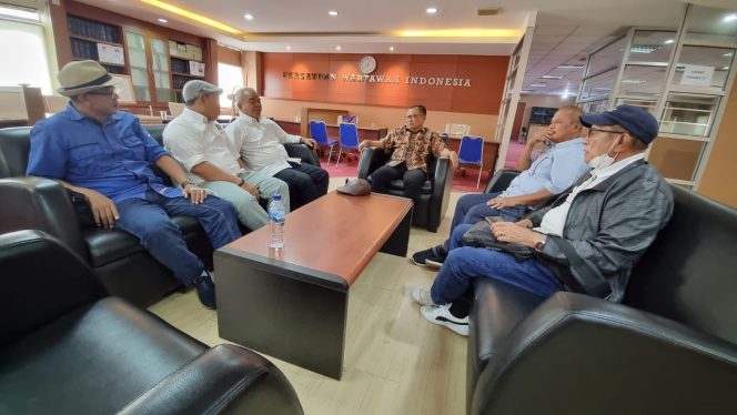 
 ? Rombongan PWI Riau saat.bersama Sekretaris DK dan anggota di kantor PWI Pusat Jakarta.