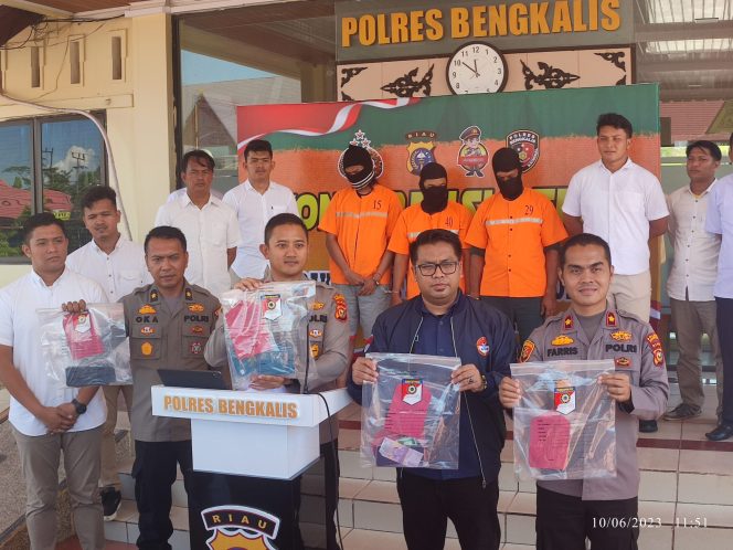 
 ,? Kapolres Bengkalis AKBP Setyo Bimo Anggoro gelar Konferensi Pers di Mako Polres Bengkalis, Sabtu (10/6/2023).