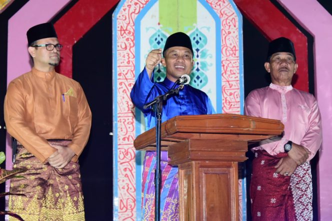 
 ? Wabup H Bagus Santoso saat penyampaiannya  pada pembukaan MTQ Ke-7 tingkat Desa Sukamaju, Kecamatan Bantan.