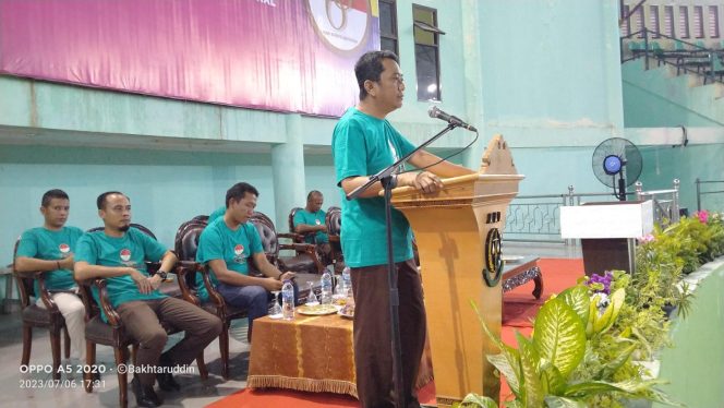 
 ? Kajari Bengkalis  Zainul Arifin Syah Saat Buka Turnamen Bola Volley Hari Bhakti Adhyaksa ke-63.