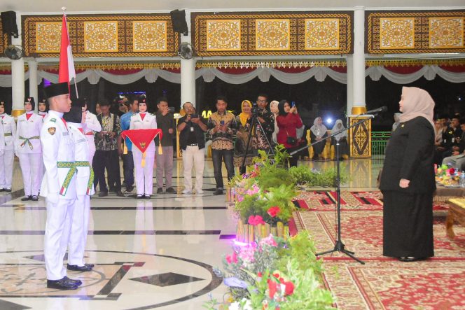 
 Prosesi pengukuhan anggota Paskibraka