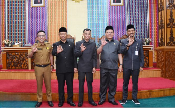 
 ? Rapat Paripurna Ubah Komposisi AKD sekaligus Ajukan Satu Ranperda.
