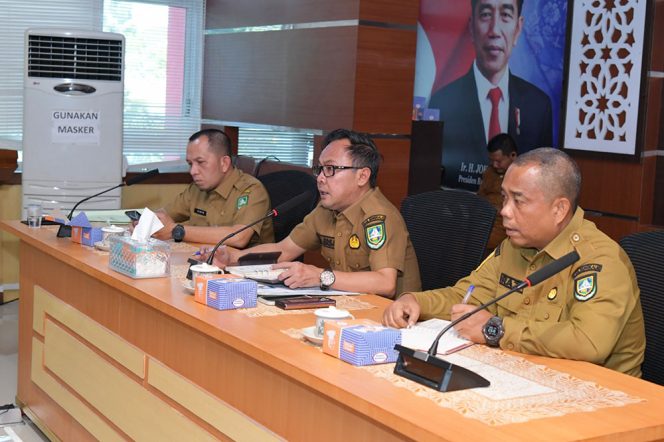 
 ? dr Ersan Saputra (tengah) saat membuka Kick Off Meeting RPJPD Kabupaten Bengkalis Tahun 2025-2045.