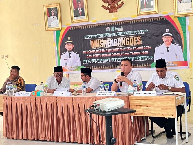
 Plt Kadis PMD H.Ismail Diwakil Fitra Rama S.STp Bersama Camat serta Kepala Desa Kelapapati di Acara Musrernbangdes Desa Kelapapati
