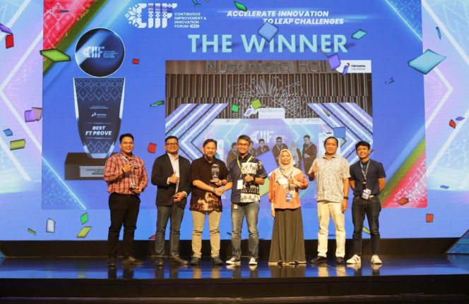 
 ? Team Pengembangan Sumur Sumatera Light Oil (SLO) North PHR WK Rokan, penggagas i-PADI berpose bersama saat dikukuhkan sebagai the Best FT Prove CIIF Regional-1 2023.