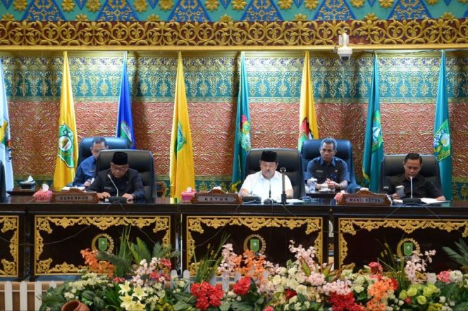 
 ? DPRD Provinsi Riau gelar Rapat Paripurna Penetapan Program Pembentukan Peraturan Daerah (Propemperda) Provinsi Riau Tahun 2024.