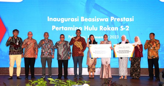 
 ? Dua Putri Riau, Tasya Ulfa Yusianda dan Bunga Fitri Sartika penerima Beasiswa Prestasi S2 PHR WK Rokan untuk melanjutkan jenjang pendidikan S2 ke Amerika.