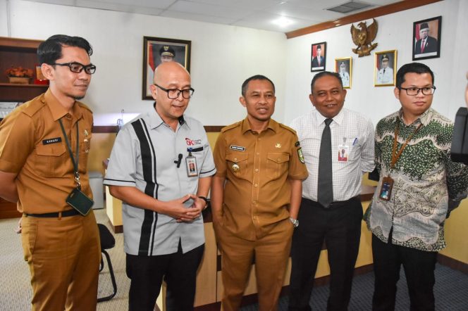 
 ? Wabup H Bagus Santoso saat menerima kunjungan silaturahmi Kepala OJK Riau, Endang Nuryadin.