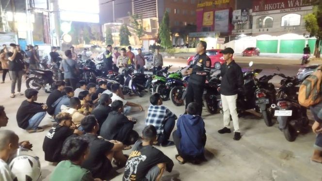 
 ? Beri Efek Jera, 35 Motor Balap Liar Diamankan dan Ditilang Satlantas Polresta Pekanbaru. (Doc: mcr)