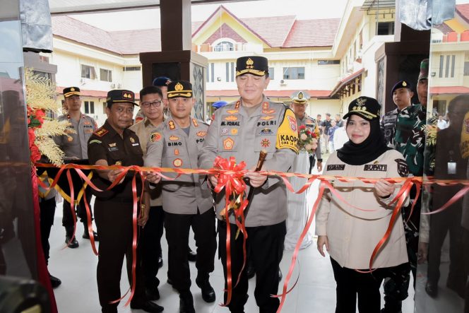
 Bupati Bengkalis Kasmarni bersama Kapolda Riau Muhammad Iqbal 