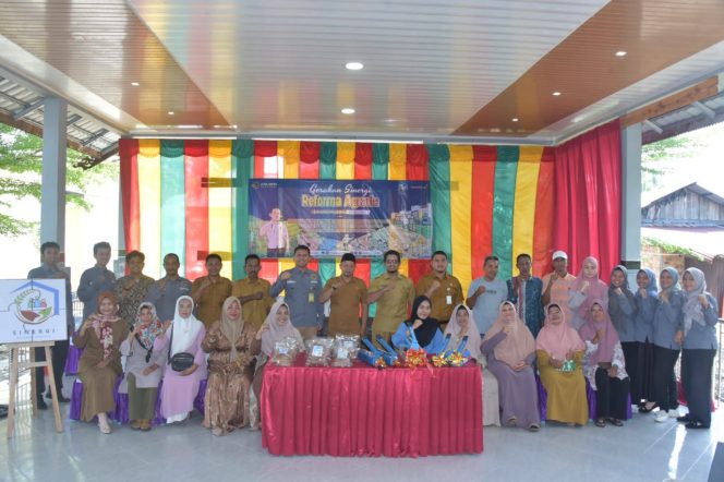 
 ? Kantor Pertanahan Kabupaten Bengkalis bersama Pemerintah Desa Prapat Tunggal dan Pelaku UMKM Ikuti Kegiatan Puncak Gerakan Sinergi Reforma Agraria Nasional Secara Virtual.
