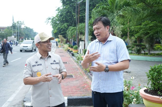 
 ?  Wakil Bupati (Wabup) Bengkalis, H Bagus Santoso (kiri).