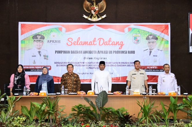 
 ? Wakil Bupati Bengkalis H Bagus Santoso (kanan), menghadiri acara sosialisasi tindak lanjut program BIE-D di Pelalawan.