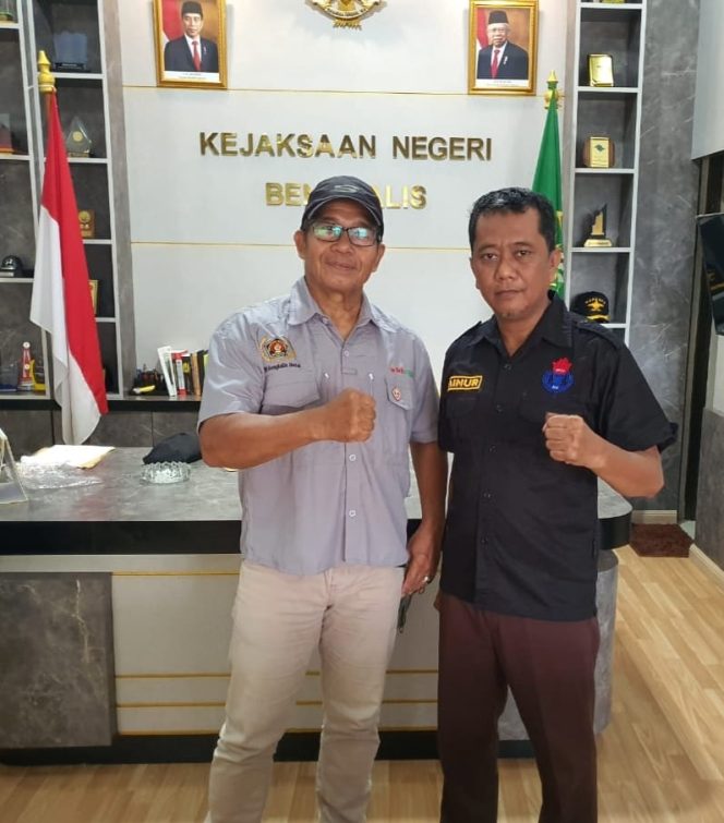 
 Kejar Bengkalis Zainur Arifin Syah bersama Bakhtarudin Ketua Forwari