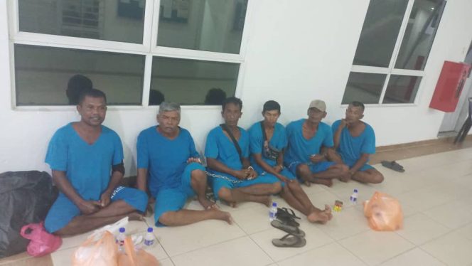 
 ? Enam nelayan tradisional asal Bengkalis yang ditahan pihak Marine Malaysia.