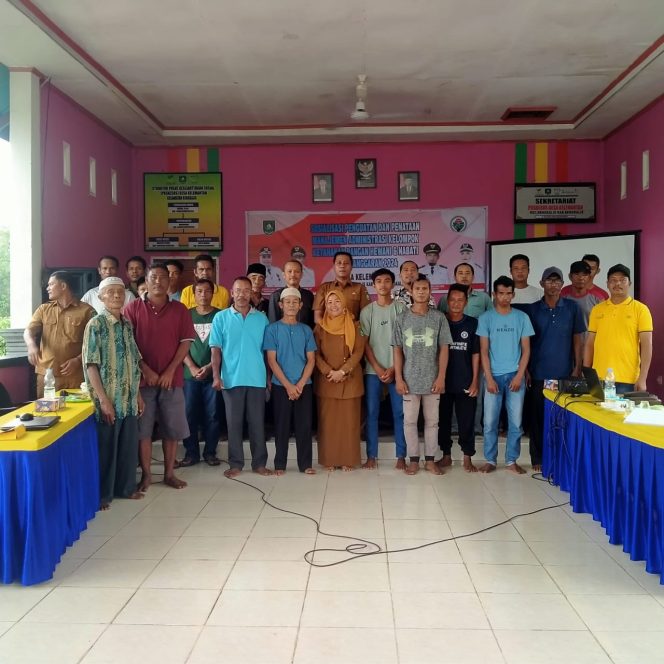 
 Pj. Kepala Desa Kelemantan, Ruzini, S. Pdi bersama sejumlah kelompok tani di acara sosialisasi program ketahana pangan hewani nabati