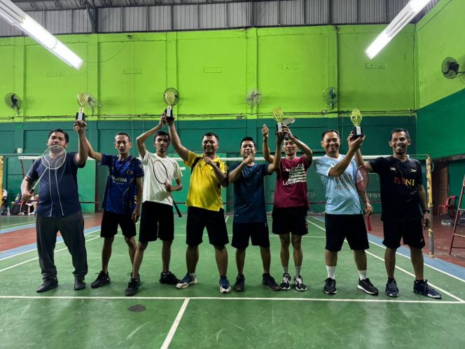 
 Pasangan Ganda Paman Tam-Aji Raih Juara Turnamen Badminton Kenzo Club