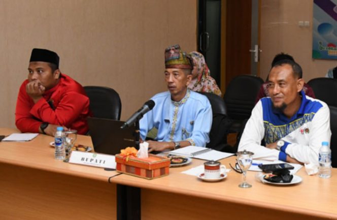 
 📸  Johansyah Syafri didamping Mohd Amru Herawza dan H Adi Sutrisno saat rakor bersama Mendagei Tito Karnavian.