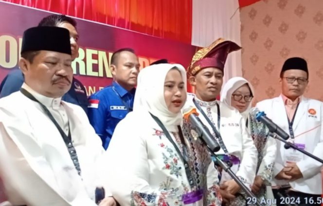 
 📸 Konferensi pers pasangan KBS usai mendaftar ke KPU Bengkalis. 