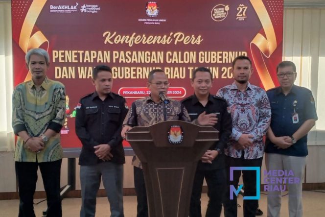 
 📸 KPU Riau Resmi Tetapkan Tiga Paslon  Gubernur untuk Pilgubri 2024.(Sumber/doc: MCR)