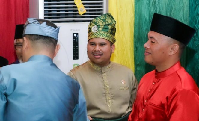
 📸 Pimpinan DPRD Kabupaten Bengkalis menghadiri Rapat Paripurna Istimewa dalam rangka memperingati Hari Jadi ke-25 Kabupaten Siak.