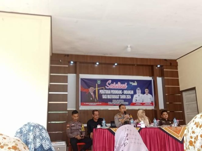 
 Pj. Kades Jangkang Juminah,SE. Bersama Kasat Binmas AKP Herdianto,SE,MSi, Serta dari Kejari Naibaho,SH, MH dan Babinkamtibmas Aipda Wan Renaldy Achmad