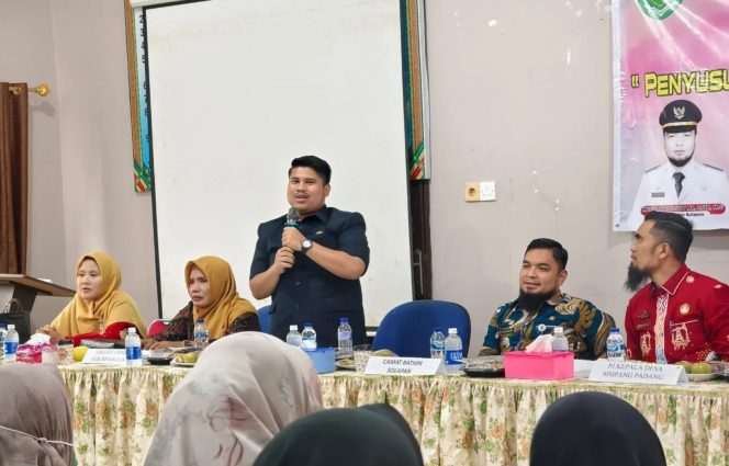 
 📸 Muhammad Arsya Fadillah bersama Anggota DPRD Anita menghadiri Musrenbangdes Desa Simpang Padang.