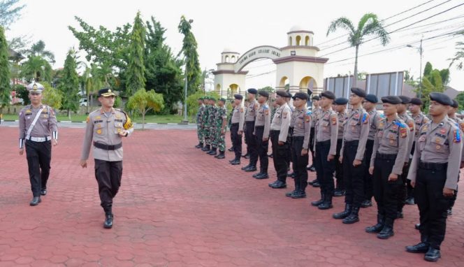 
 📸  Kapolres Bengkalis, AKBP Setyo Bimo Anggoro, memimpin Apel Gelar Pasukan Operasi Zebra Lancang Kuning 2024.