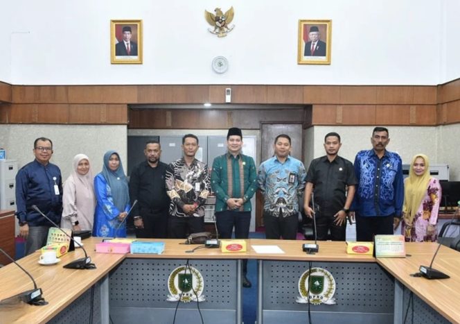 
 📸 Komisi III DPRD Bengkalis lakukan konsultasi ke DPRD Provinsi Riau terkait tugas dan wewenang Alat Kelengkapan Dewan Komisi III di bidang keuangan sesuai dengan fungsi legislasi anggaran dan pengawasan.