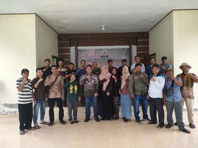 
 PJ.Kades Juminah SE bersama Pendamping BRGM serta pengurus JMGR