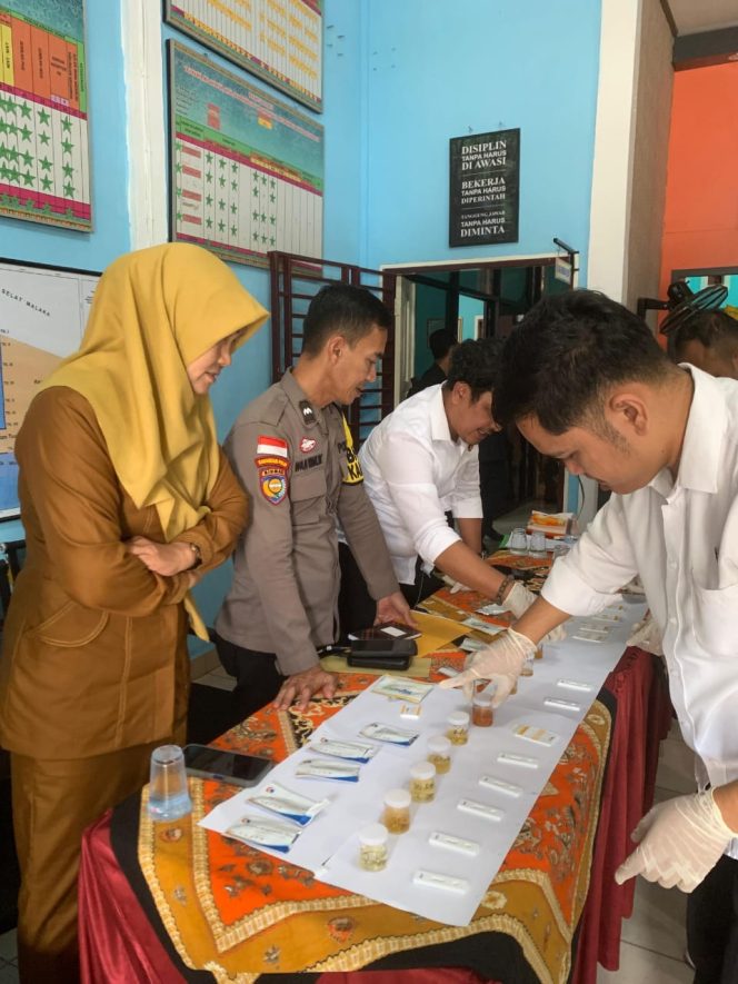 
 Desa Jangkang Lakukan Tes Urine dukung Program Kampung Bebas Narkoba